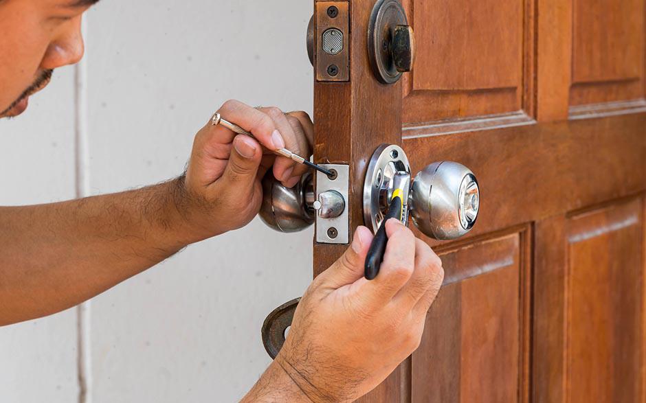 professionnalisme serrurier prix changement serrure Courbevoie